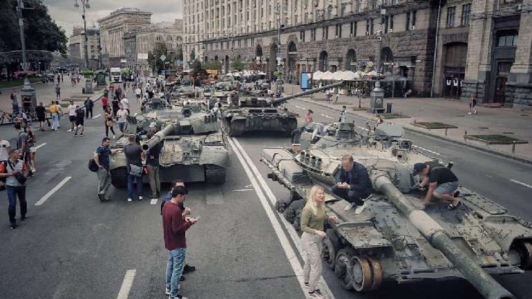 Криваві мрійники з Москви планують парад у Києві на 9 травня