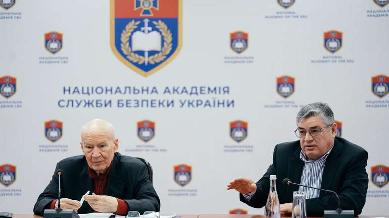Герой України Володимир Горбулін та генерал-полковник СБУ Петро Шатковський