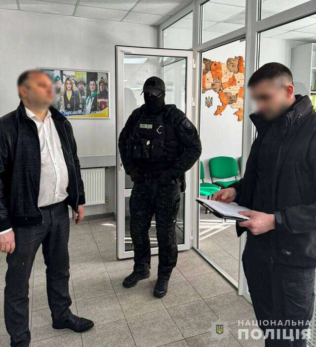 На Чернігівщині затримано начальника ТСЦ МВС під час отримання хабаря_5