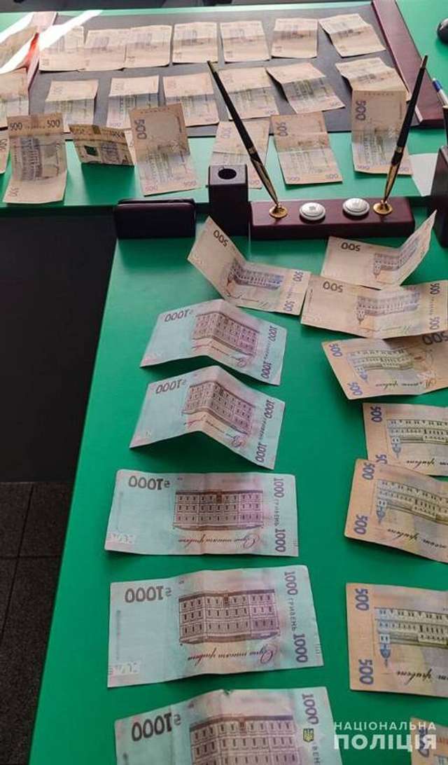 На Чернігівщині затримано начальника ТСЦ МВС під час отримання хабаря_3
