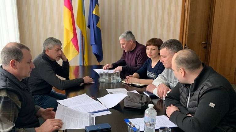 Демократія по-диканські: одним посади, іншим — судові позови