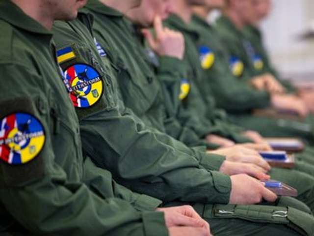 Перші українські пілоти завершили навчання під керівництвом ВПС Великої Британії_4