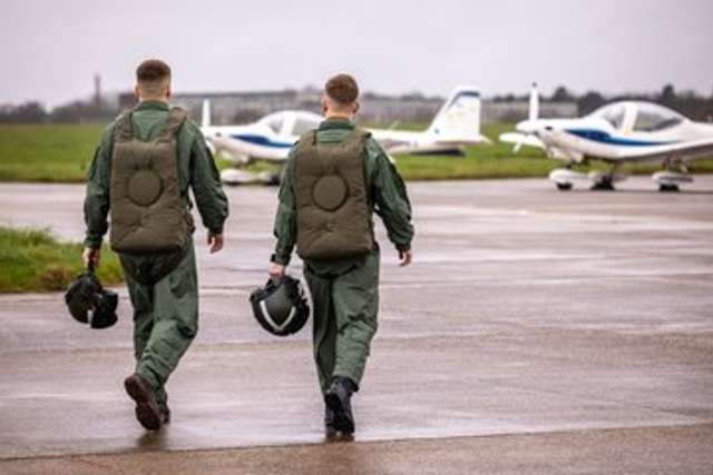 Перші українські пілоти завершили навчання під керівництвом ВПС Великої Британії_6