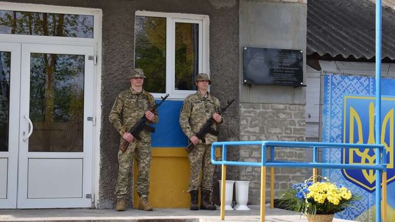 У Чутівській громаді відкрили пам'ятну дошку захиснику України Олександру Цегельнику