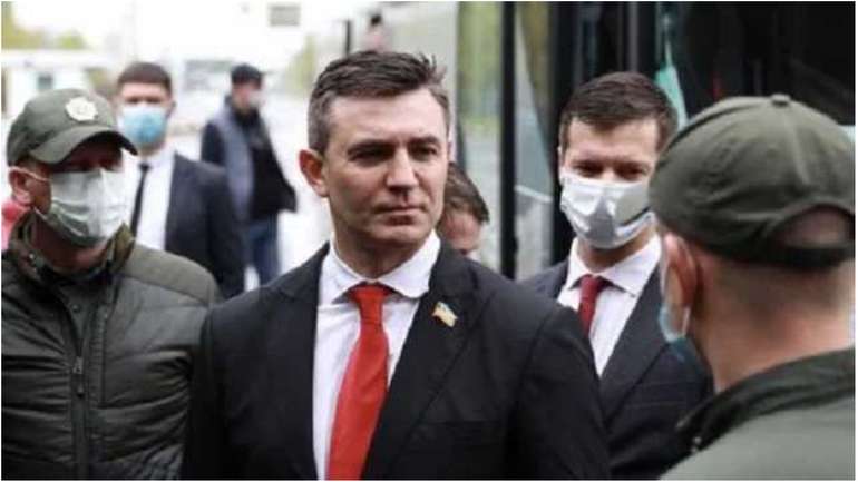 Країна в руїнах, а «слуги урода» думають як пограбувати тих, хто хоч якось ще працює