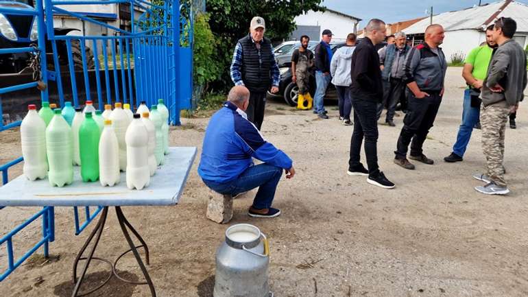 Болгари скаржаться на дефіцит молока з України