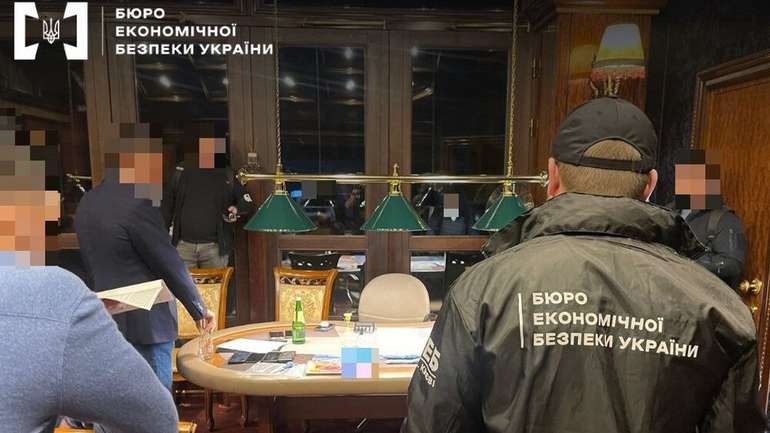 У столичному бізнес-центрі викрили незаконне казино та шахрайський кол-центр