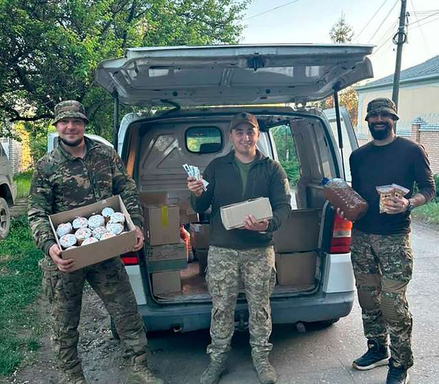 Свята доброта: чутяни передали захисникам України продовольчу допомогу_1