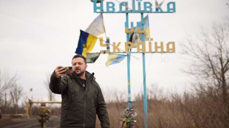 Зеленський продовжує здавати території