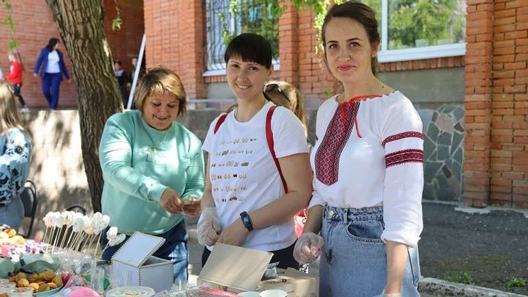 Великодні дарунки захисникам України від жителів Решетилівки