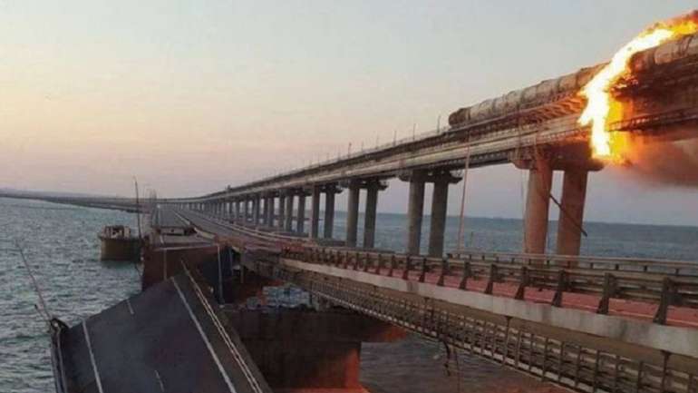 РФ припинила використовувати Кримський міст для постачання військ