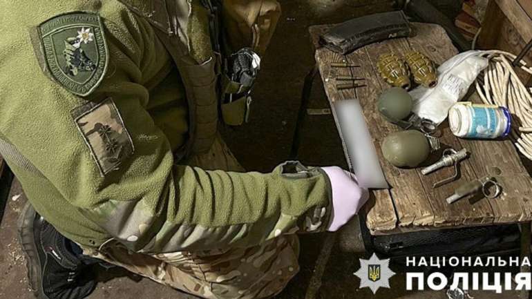 Жителя Котельви підозрюють у незаконному зберіганні вибухівки