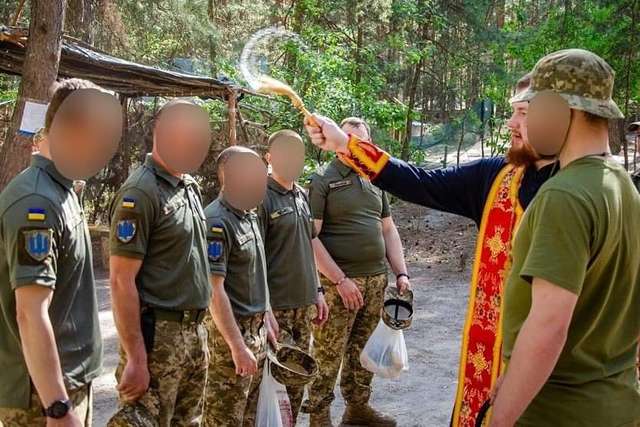 Московські попи досі пропагують «русскій мір» фронтовикам ЗСУ_1
