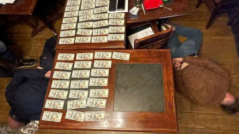 У Києві затримали чотирьох зловмисників, які пропонували полковнику СБУ $1 мільйон хабаря