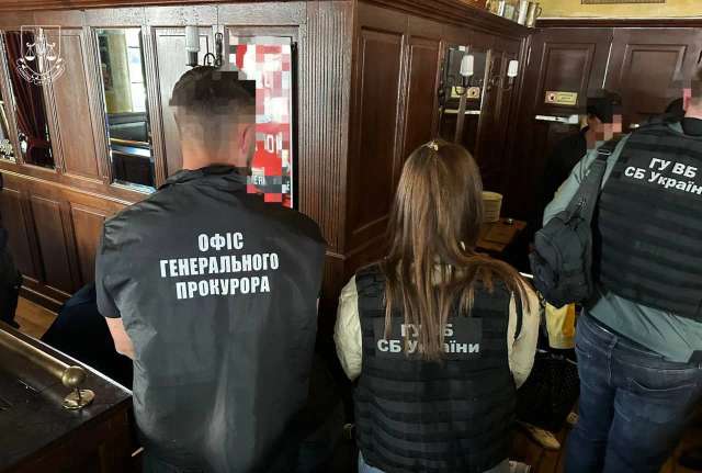 У Києві затримали чотирьох зловмисників, які пропонували полковнику СБУ $1 мільйон хабаря_7