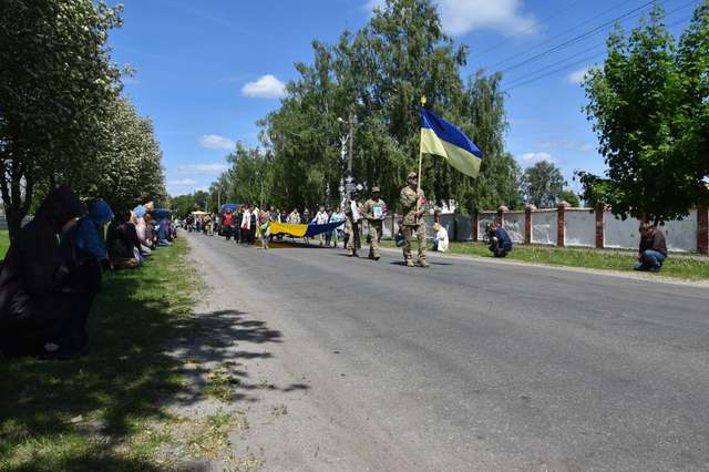 Пирятинці провели в останню дорогу свого захисника Станіслава Кирсу_1