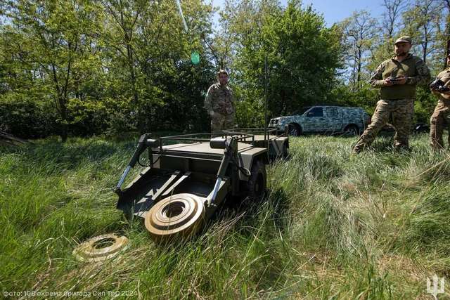 На Запоріжжі випробували вітчизняні наземні дрони «Махно»_1