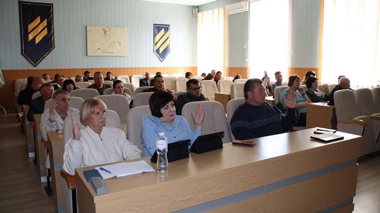 Решетилівська міськрада пообіцяла покращення медикам і пожежникам