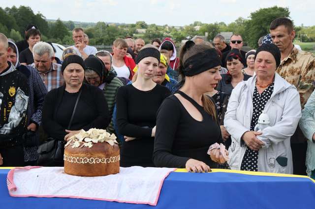 Решетилівка у жалобі. Захисник України Юрій Курин — на щиті_7