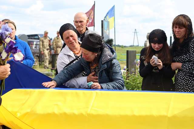 Решетилівка у жалобі. Захисник України Юрій Курин — на щиті_9