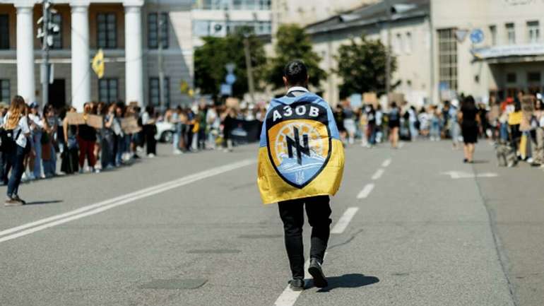 Нахилянт ухилянтів Зеленський віддав «азовців» на поталу путіну