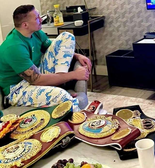 Команда Усика звернулася до IBF, щоб зберегти титул абсолютного чемпіона світу_1