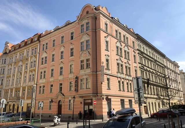 Олексій Костусєв, якого розшукує НАБУ, придбав готель у Празі_1