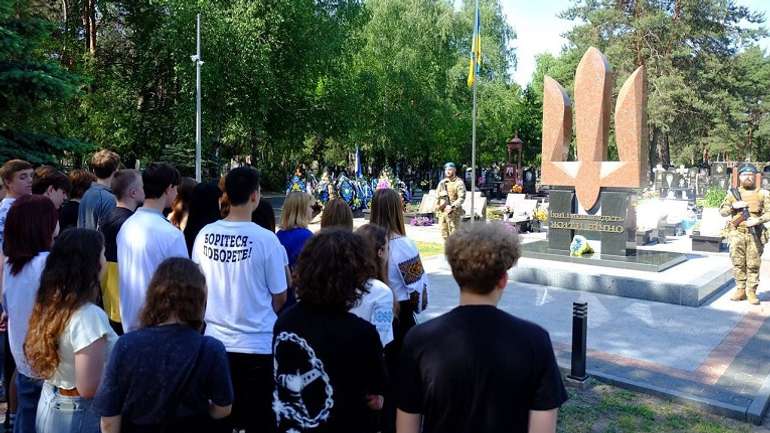 Молодь Горішніх Плавнів привчають шанувати полеглих Героїв України
