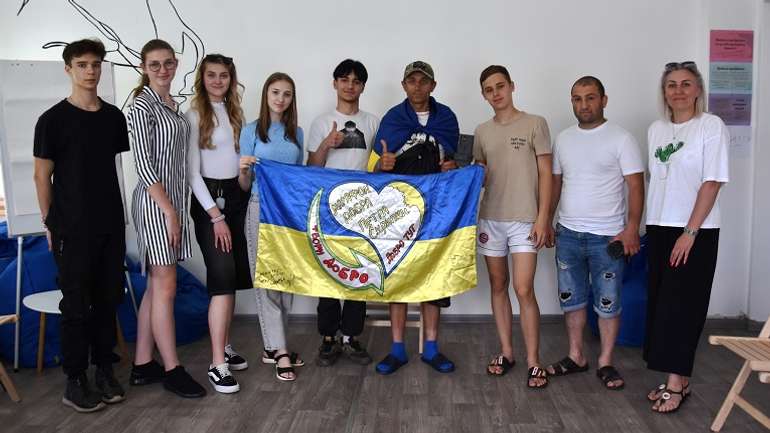 Шляхами Полтавщини до прифронтового Харкова крокує волонтер Петро Скрипка