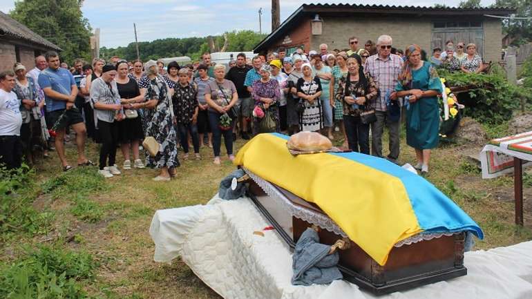 Зіньків попрощався із захисником України. Ігор Глімбіцький — на щиті