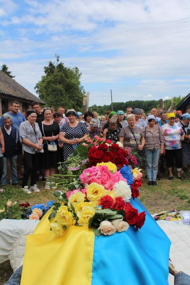 Зіньків попрощався із захисником України. Ігор Глімбіцький — на щиті_3