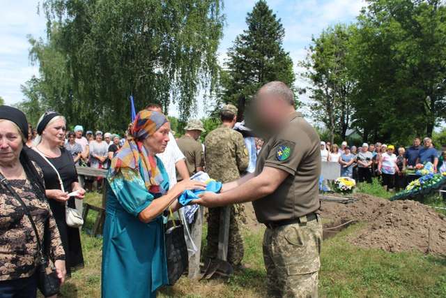 Зіньків попрощався із захисником України. Ігор Глімбіцький — на щиті_7