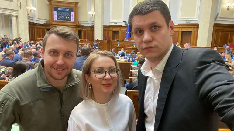 Соросята у Верховній Раді скасували українську мову для українських дітей