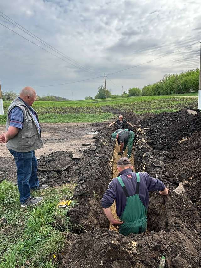 У Машівці відновили ремонт центрального водогону_1