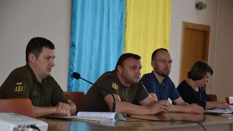 Влада Пирятина дозволила відлов чоловіків, окрім чиновників