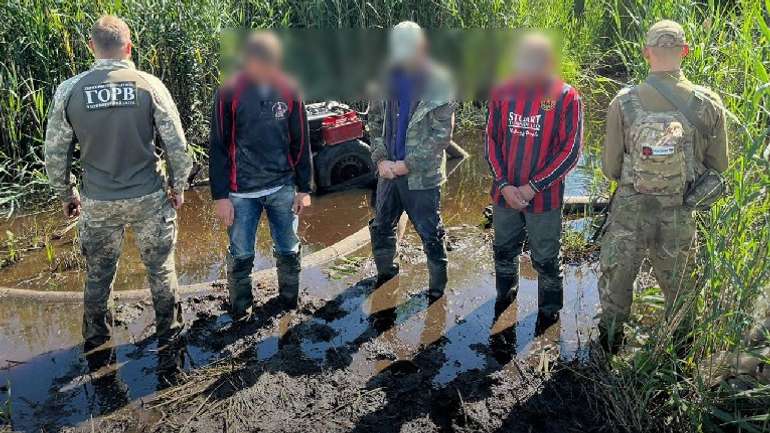 Прикордонники затримали банду копачів бурштину у Поліссі