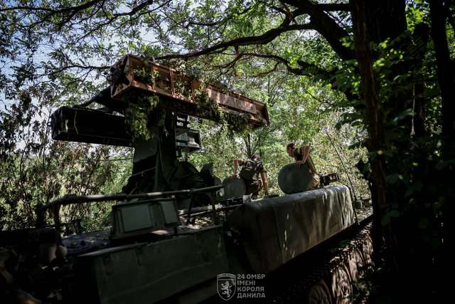 Лицарі короля Данила із лав 24 ОМБр успішно винищують російські «Орлани»_1