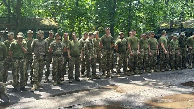 Українські в'язні виборюють свою свободу на фронті