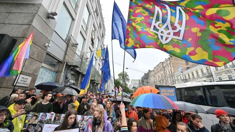 Україною впевнено крокує привид більшовизму