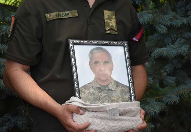 Пирятинська громада провела в останню дорогу військовополоненого земляка_5