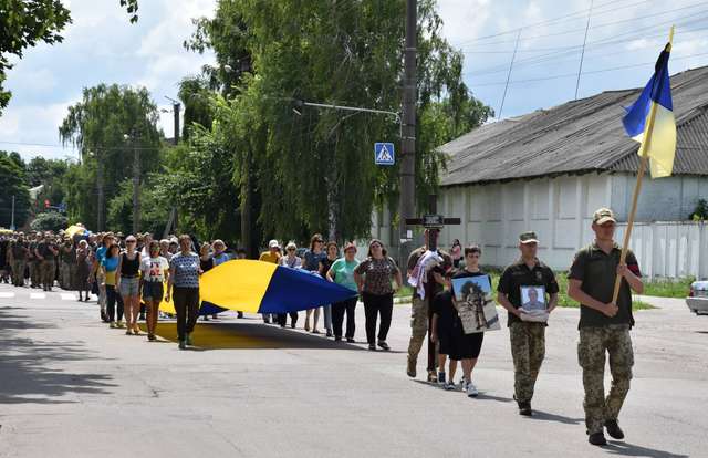 Пирятинська громада провела в останню дорогу військовополоненого земляка_9