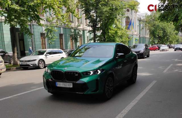 BMW X6 M, що належить дружині полковника СБУ — Юлії