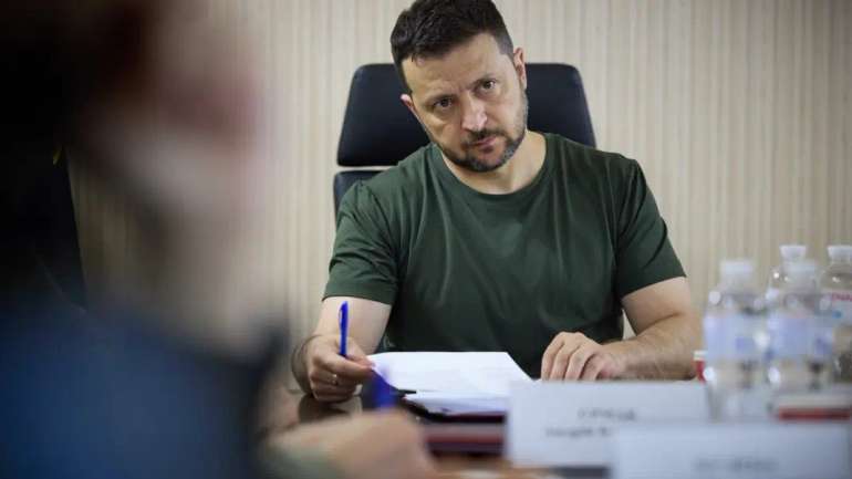 Довіра до комедіанта Зеленського впала