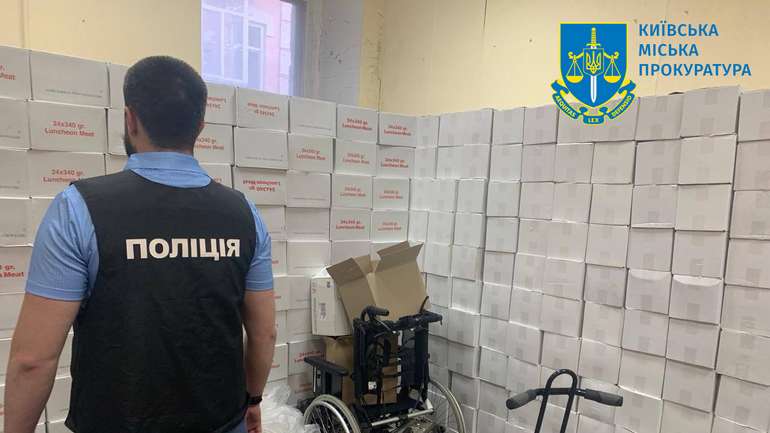 Ексголова осередку Червоного Хреста у Києві вкрала гуманітарну допомогу на 3,6 млн грн
