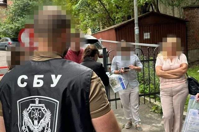 Скандального експрокурора Ільницького затримали на горищі в будинку його тещі_3