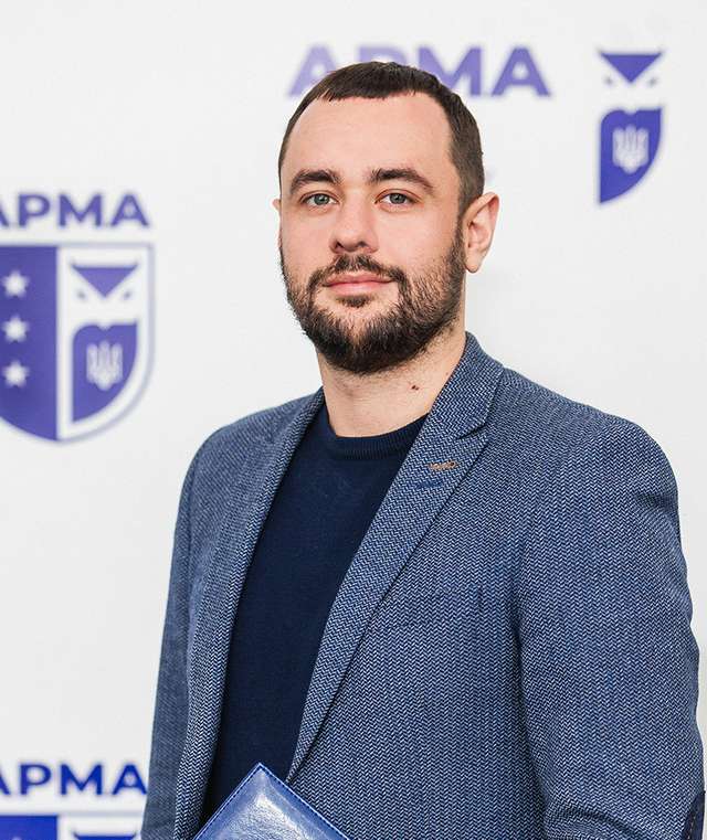 Держслужбовець АРМА під час війни придбав новий спортивний мотоцикл_5