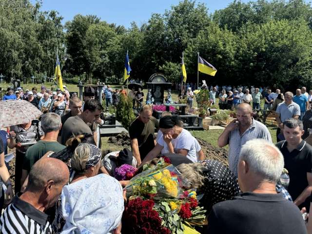 У Хоролі поховали оборонця Авдіївки. Піхотинець Олександр Гусаренко — на щиті_5