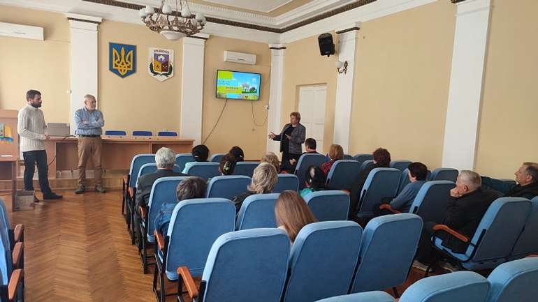 Ручні депутати Біленького імітують бурхливу діяльність у Диканьці