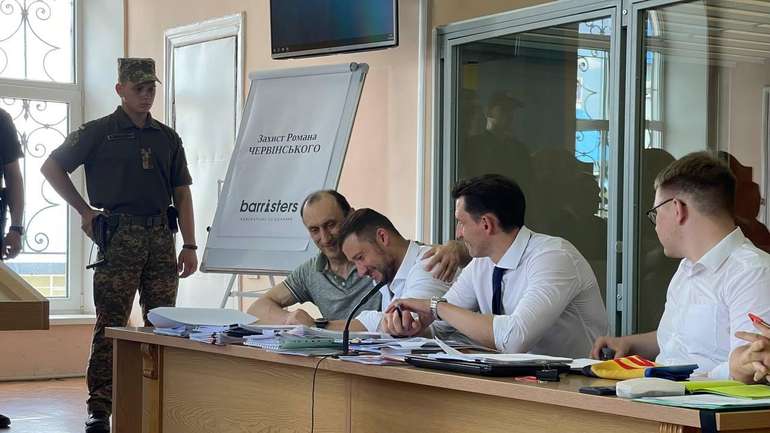 Роман Червінський з адвокатами