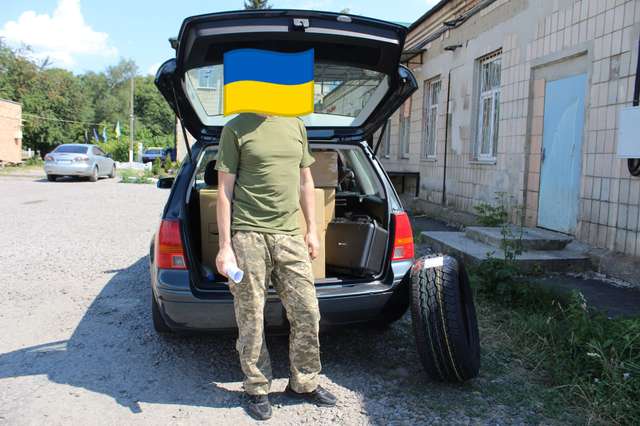 Танкістам ЗСУ полтавські волонтери передали гумдопомогу_1